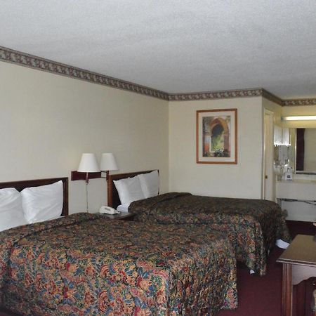 Knights Inn Hurricane Mills Εξωτερικό φωτογραφία