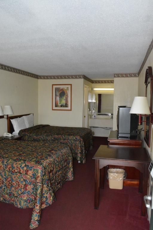 Knights Inn Hurricane Mills Εξωτερικό φωτογραφία