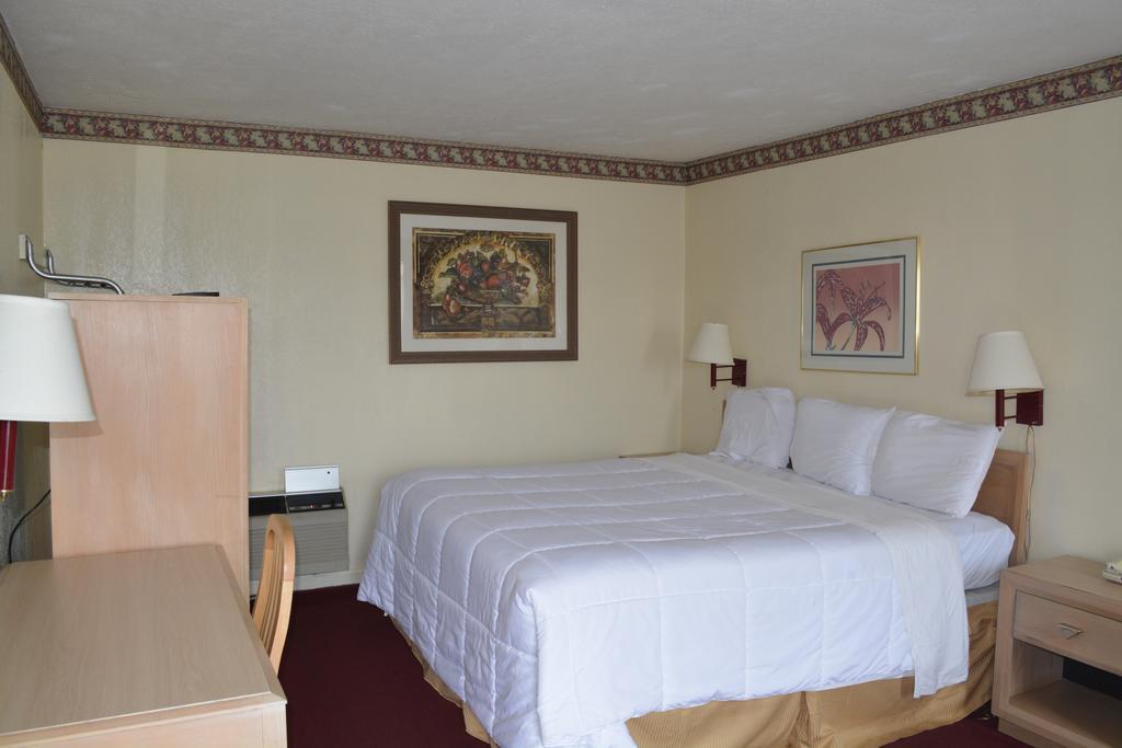 Knights Inn Hurricane Mills Εξωτερικό φωτογραφία